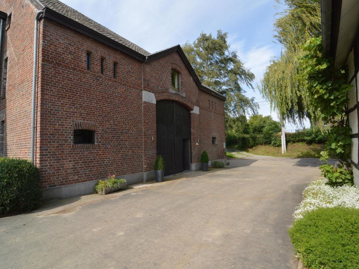 Spacious House In A Farm Located In The Bucolic Teuven Exteriör bild